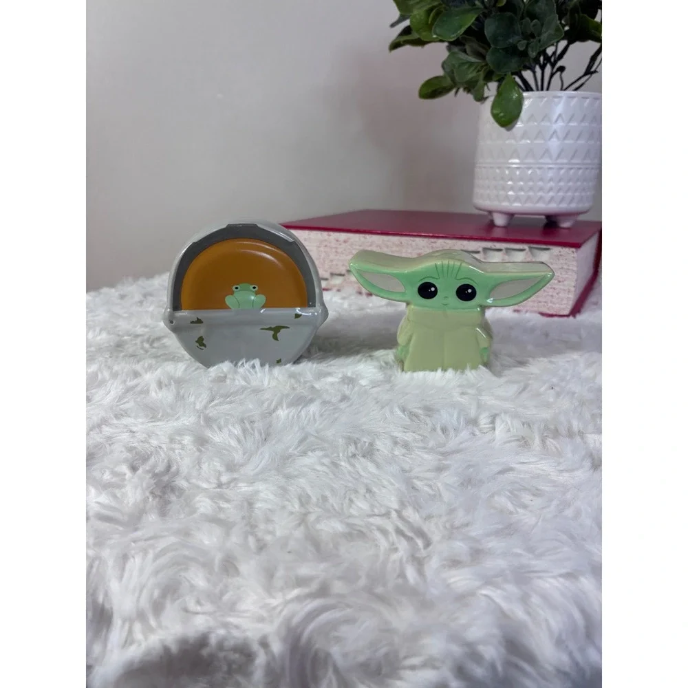 Star Wars The Mandalorian Grogu and Hover Pram Salt and Pepper Shaker Set LFL